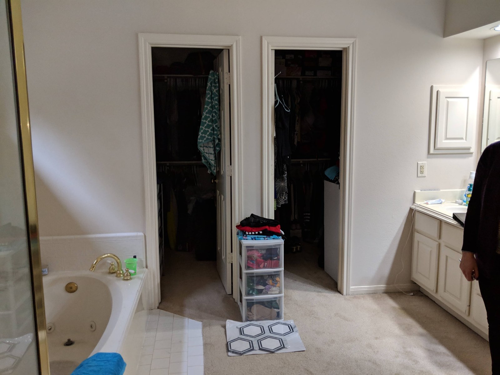 Bathroom before remodeling with the original white vanity, built-in tub, and carpet flooring